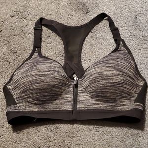 Victoria Sport 34B Incredible front zip bra